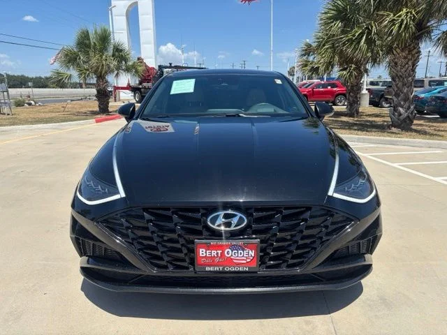 Used 2023 Black Hyundai Limited image 2