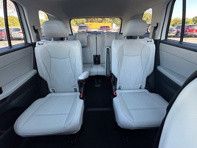 New 2027 White Volkswagen SE w/Technology image 26