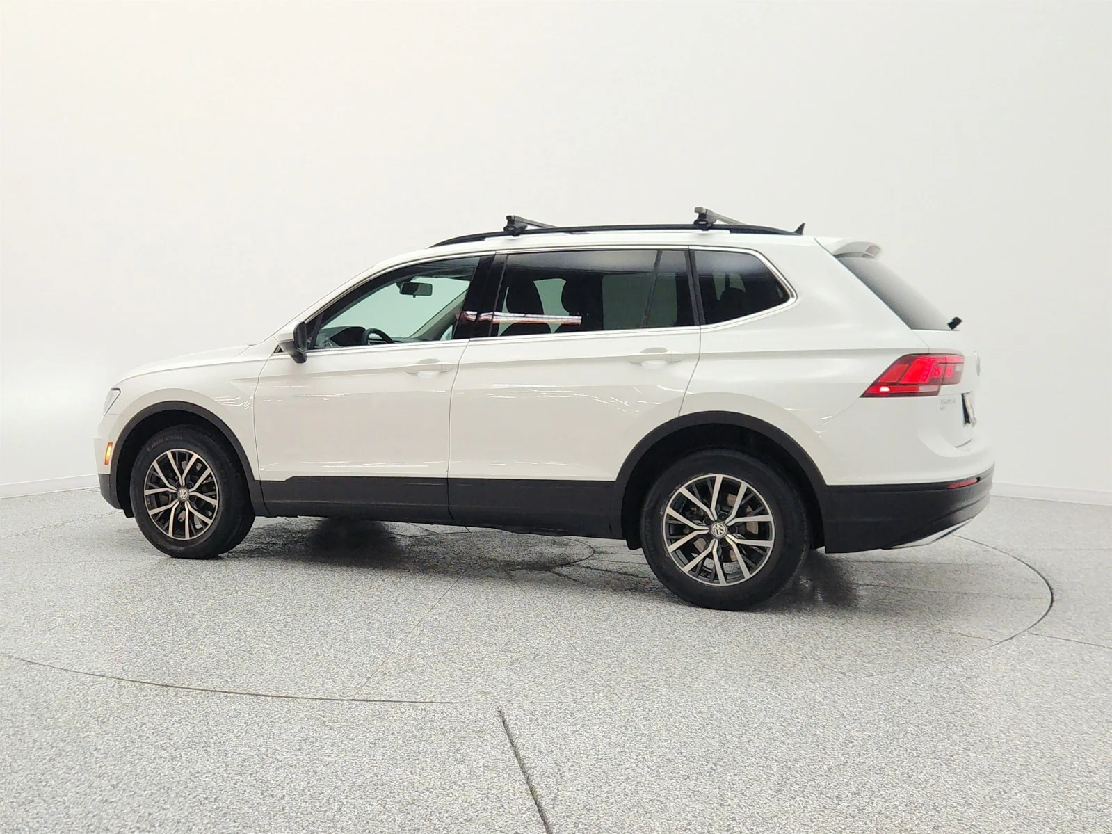 Used 2019 Pure White Volkswagen 2.0T SE FWD image 8