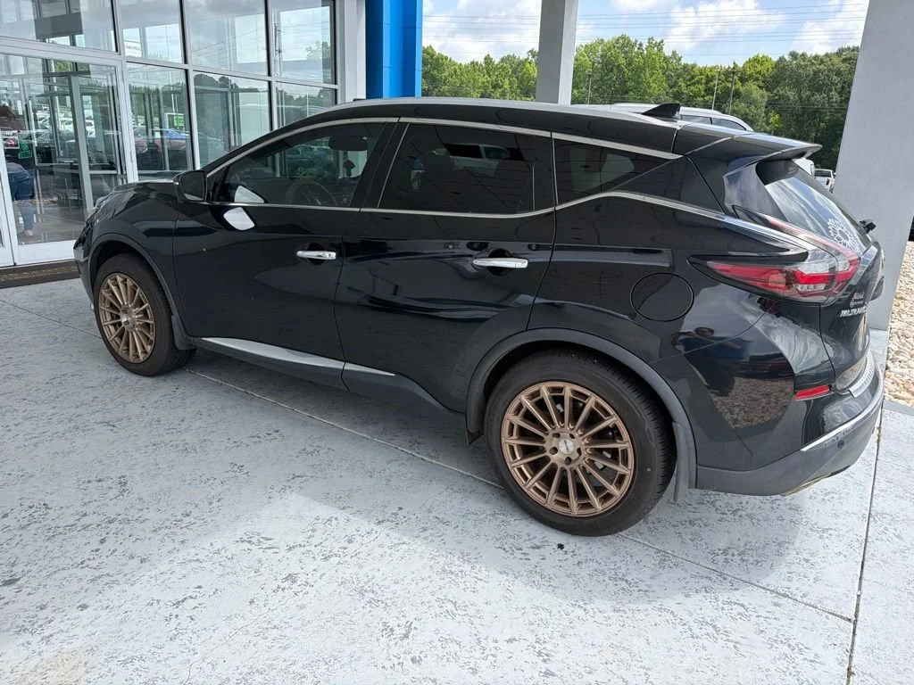 Used 2019 Magnetic Black Pearl Nissan SL image 5