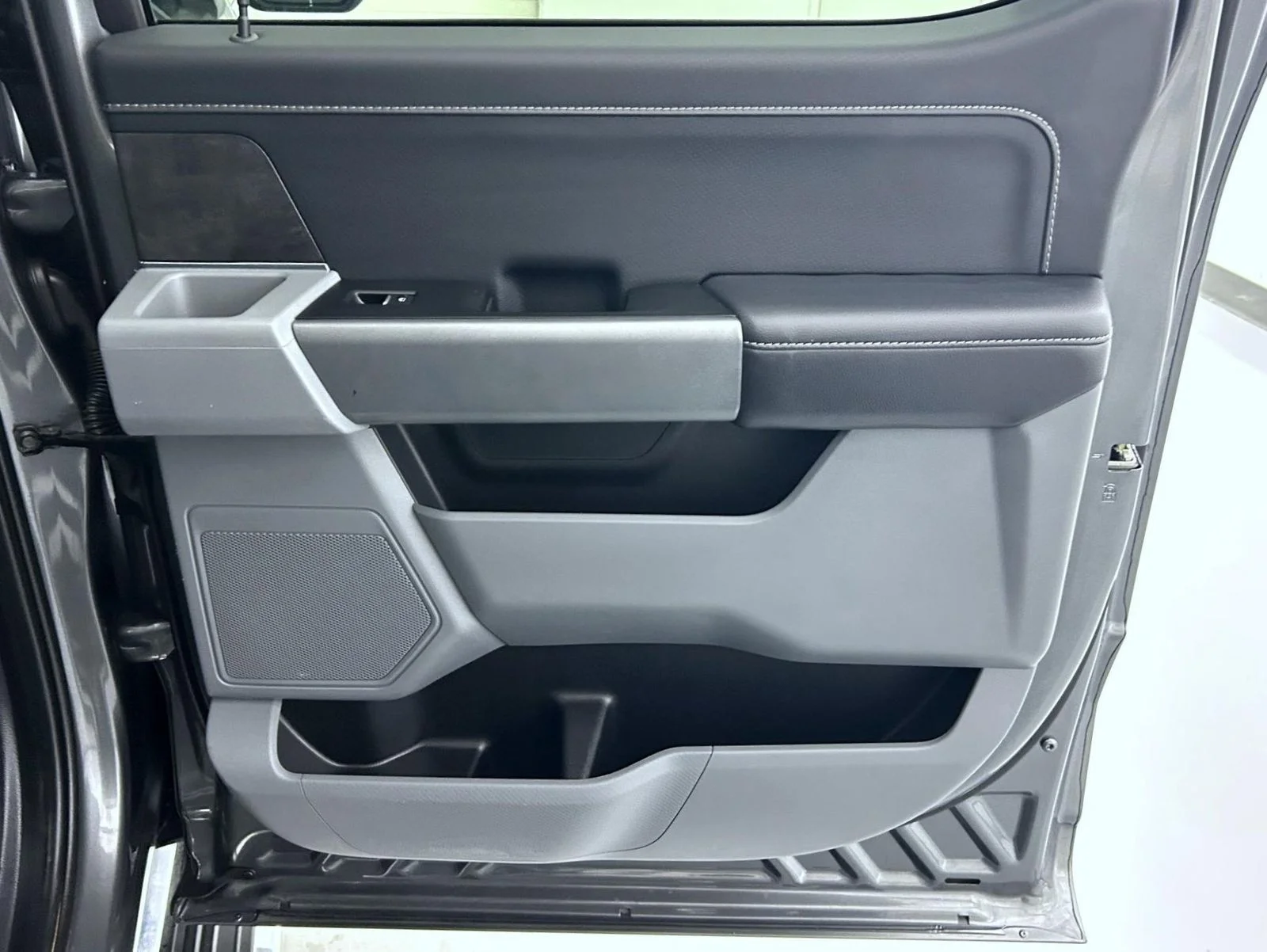 Used 2025 Gray Ford XLT image 17