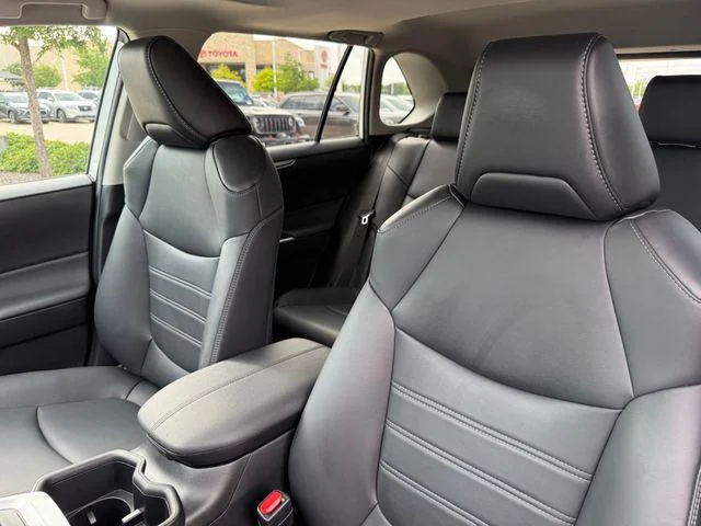 Certified Used 2024 WIND CHILL PEARL Toyota Hybrid XLE Premium image 11