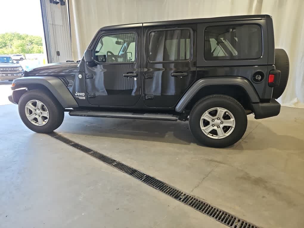 Used 2018 Black Clearcoat Jeep Sport S image 3