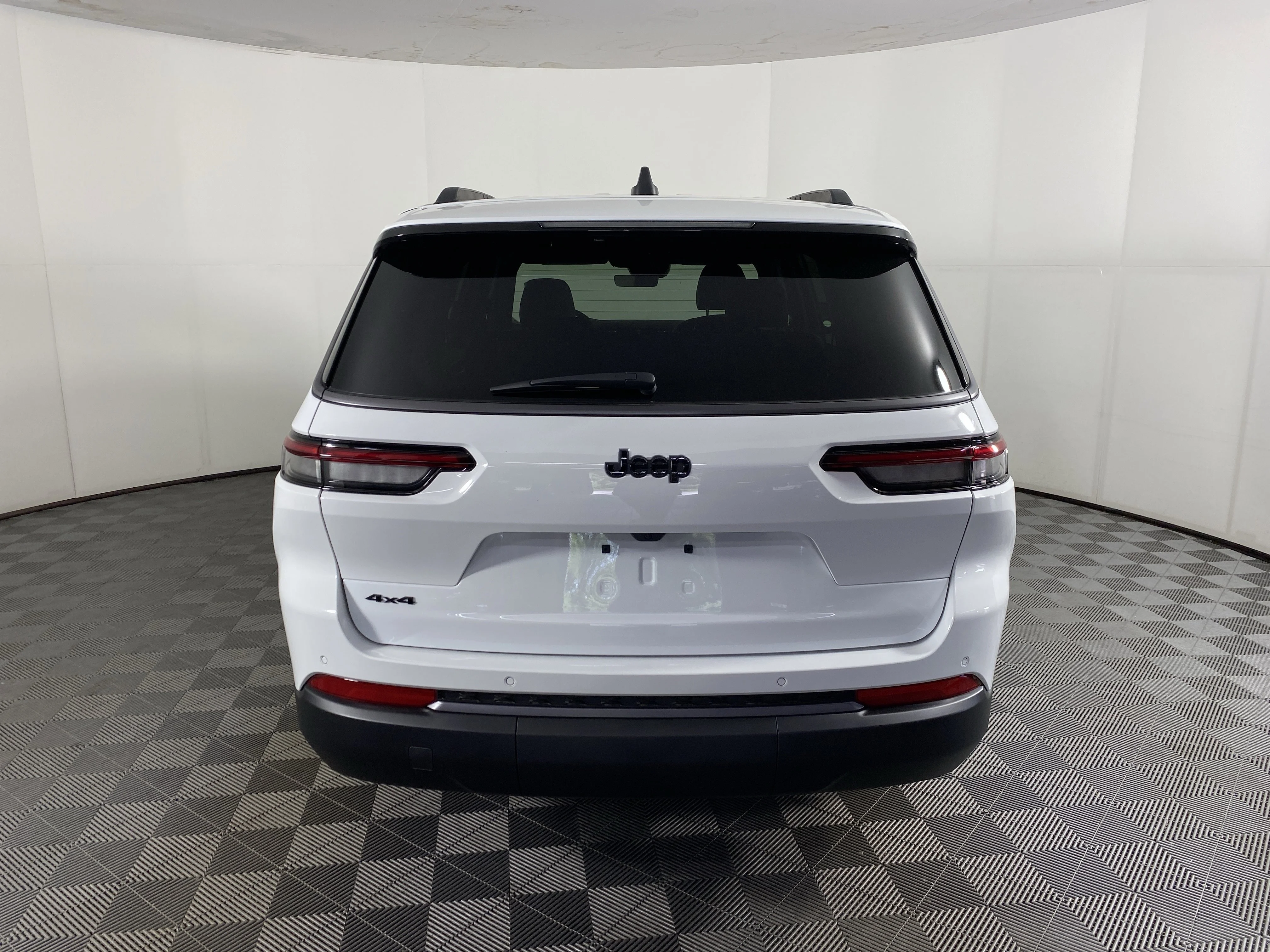 New 2026 Bright White Clear-Coat Exterior Paint Jeep Laredo image 9