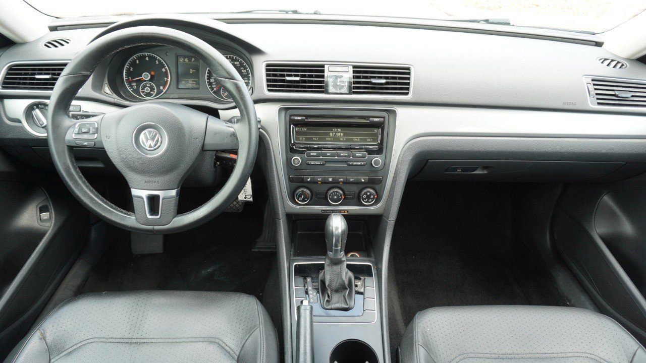 Used 2014 White Volkswagen S image 26