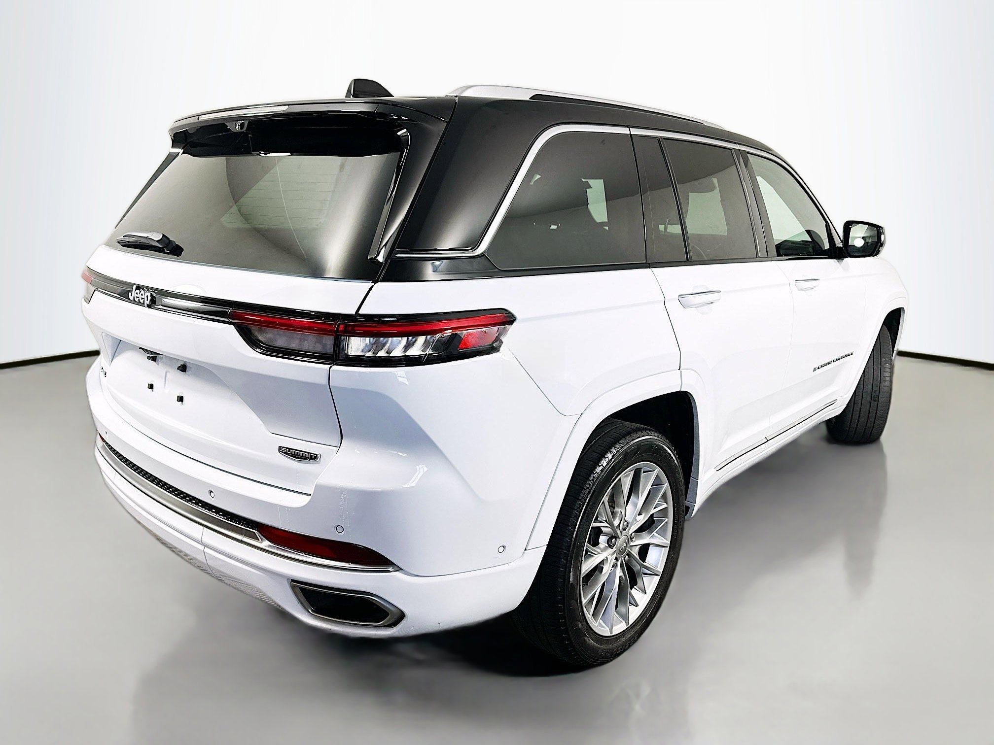 Used 2024 Bright White Clearcoat Jeep Summit image 7