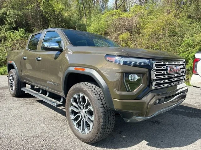 2025 GMC Canyon 4WD Denali Crew Cab Short Box's photo