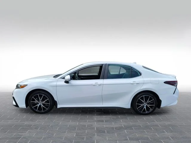 Used 2023 White Toyota SE image 6