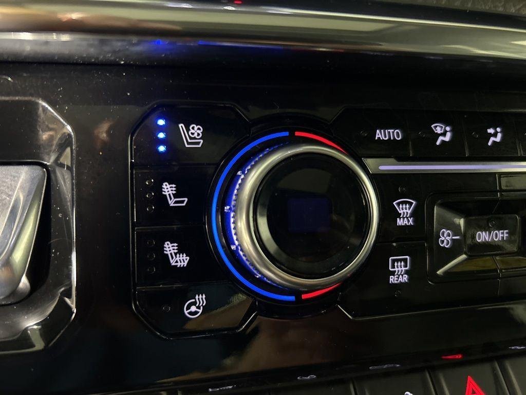 Used 2025 Onyx Black GMC Denali image 30