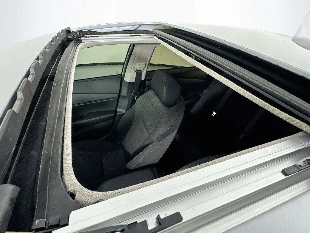 New 2026 Solar Silver Metallic Honda SE image 30