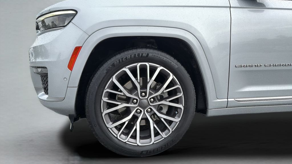 Used 2021 Silver Jeep Summit image 36