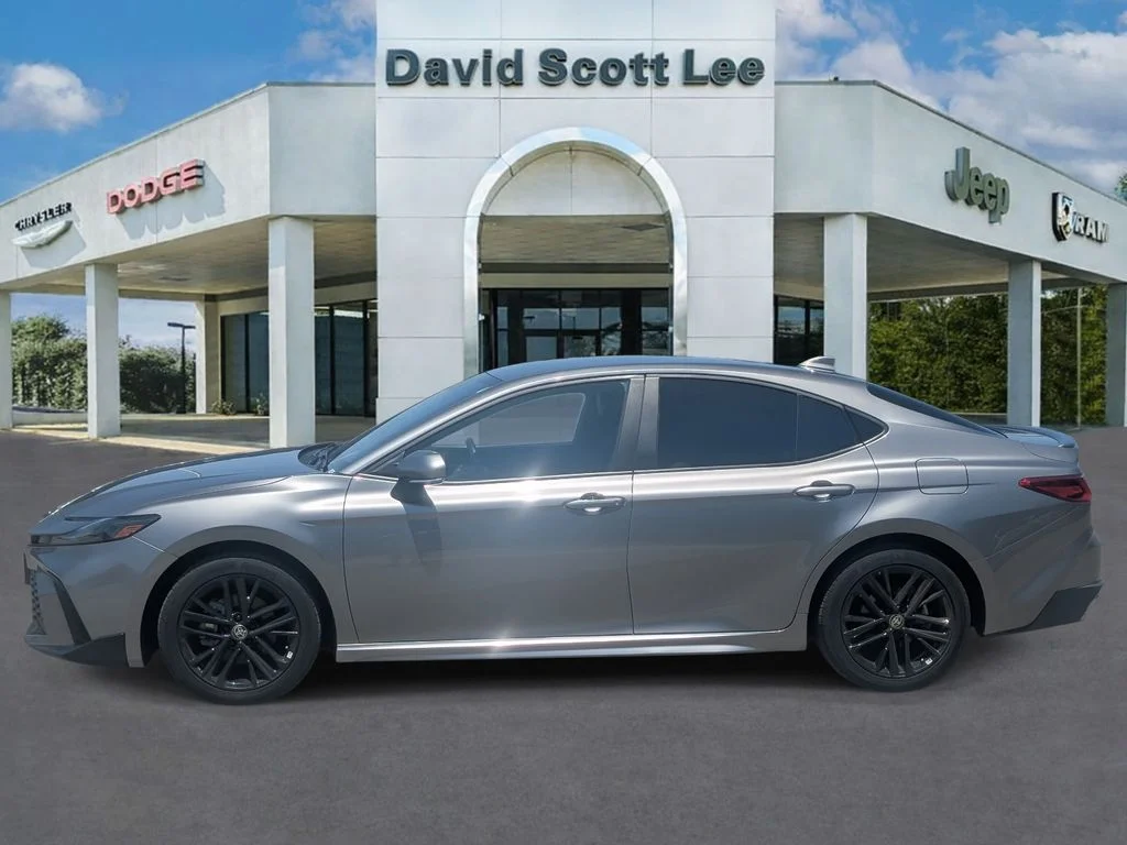 Used 2025  Toyota SE image 8