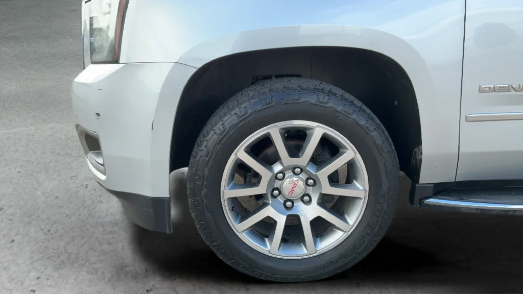 Used 2020 QUICKSILVER METALLIC GMC Denali image 26