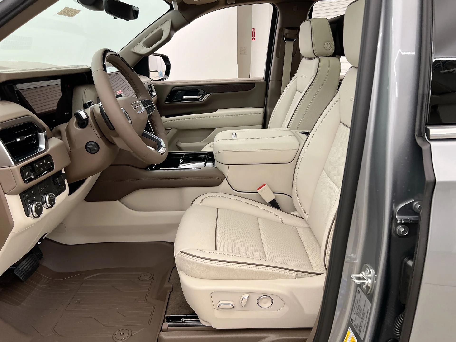 2026 GMC Yukon Denali - Photo 63