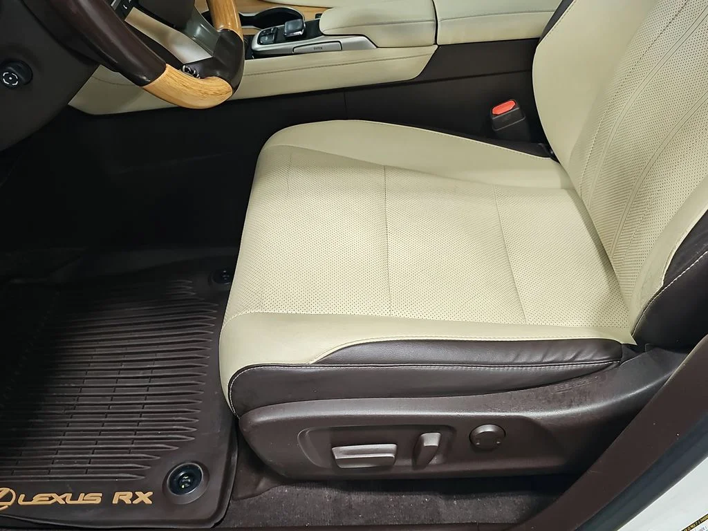 Used 2018 White Lexus 350L image 29