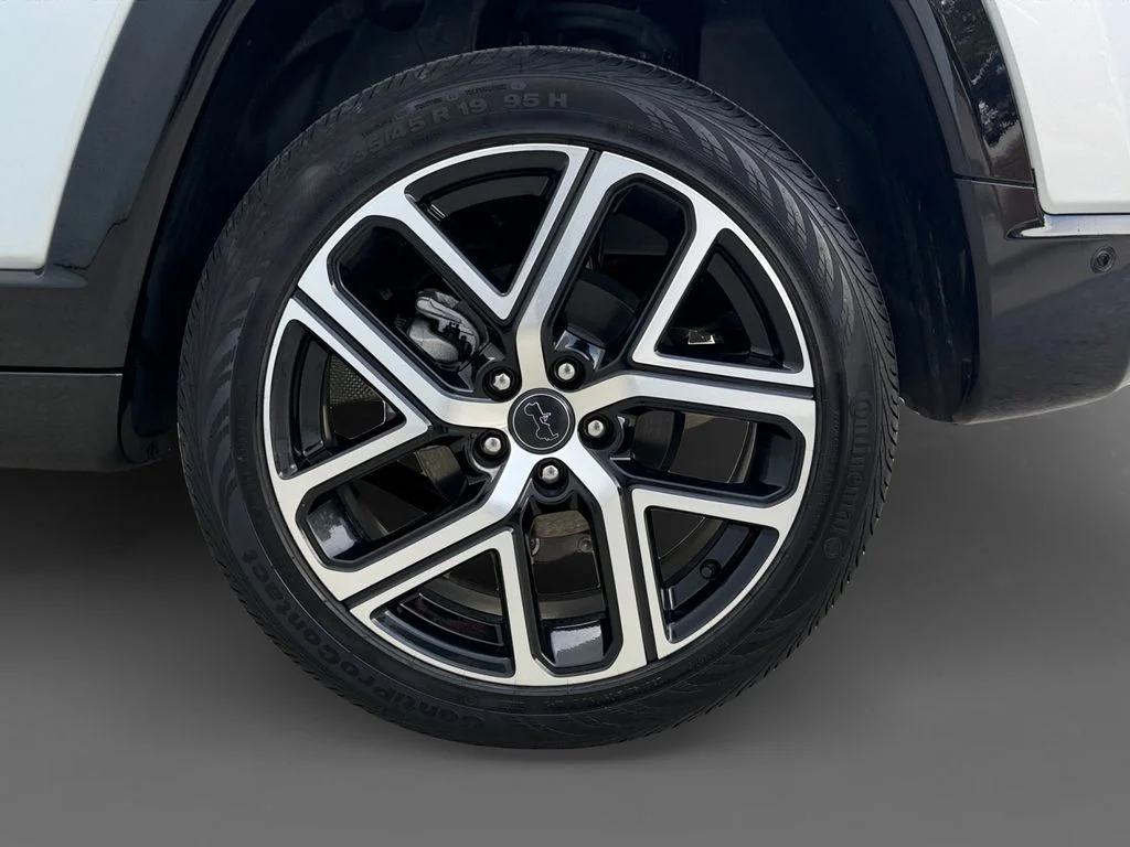 Used 2025 Silver Jeep Limited image 16