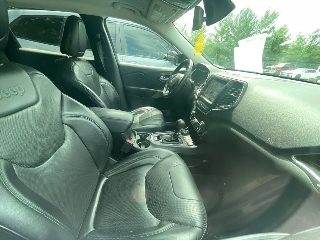 Used 2019 White Jeep Limited image 9