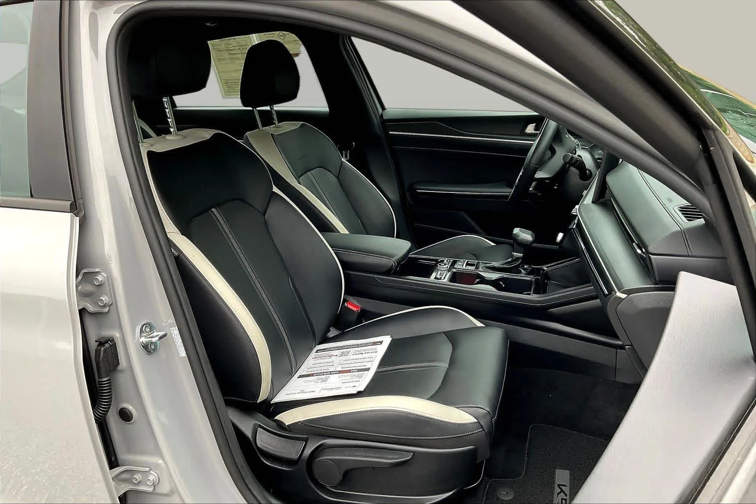 Used 2025 Wolf Gray Kia GT-Line image 9