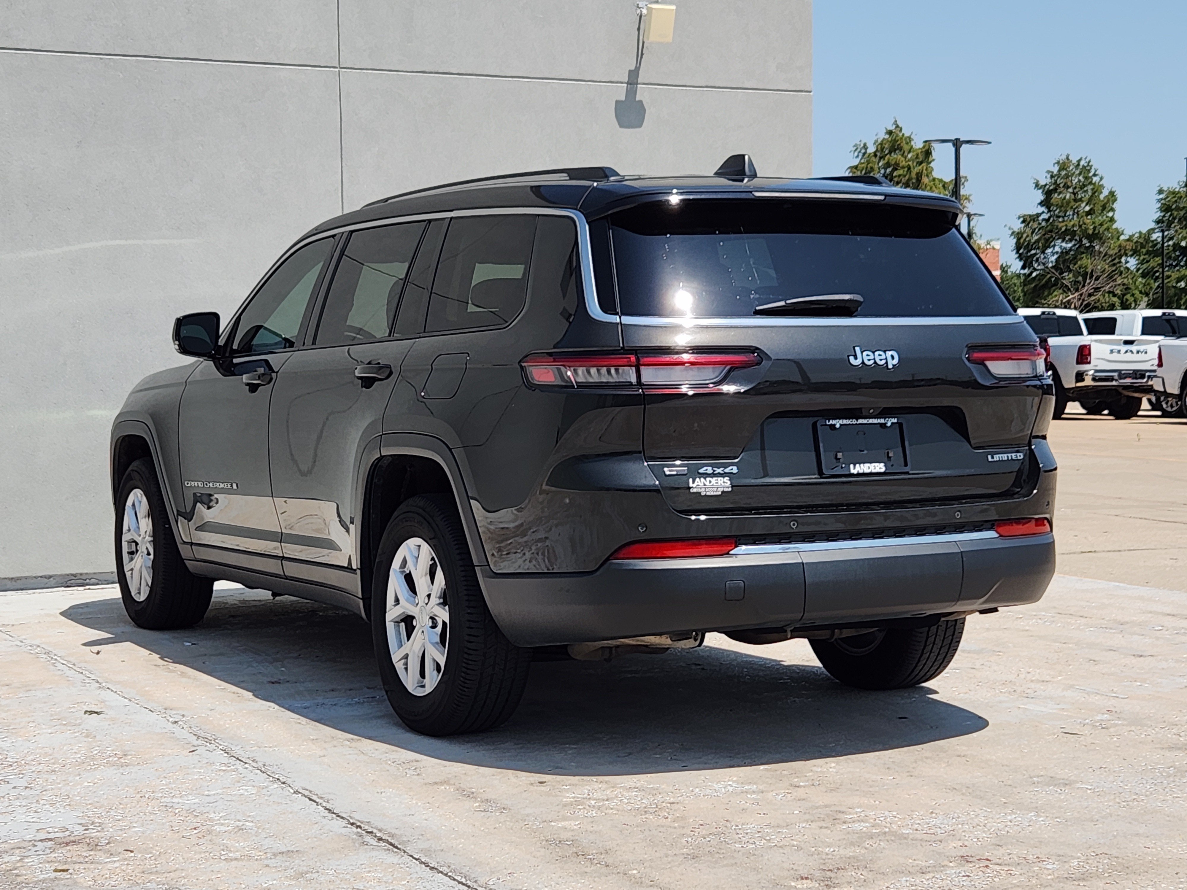 Used 2021 Rocky Mountain Pearlcoat Jeep Limited image 6