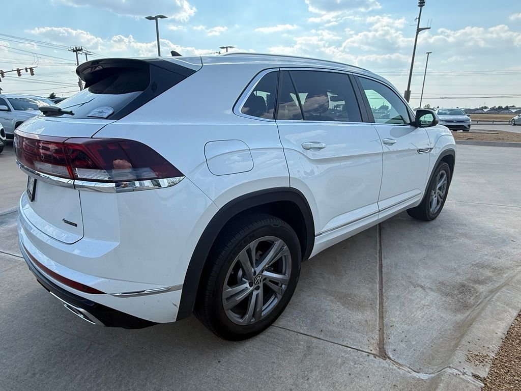 Used 2024  Volkswagen 2.0T SEL R-Line image 5