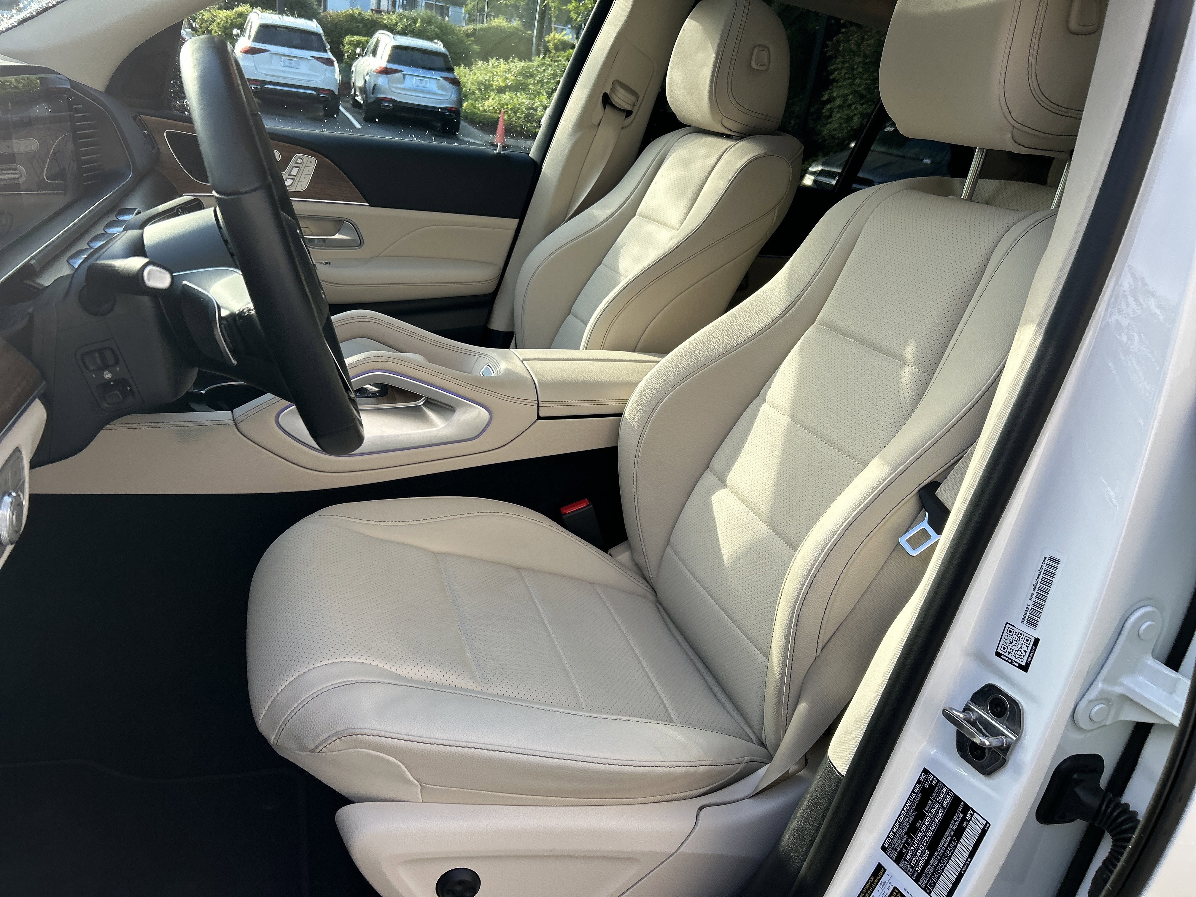 Certified Used 2025 Polar White Mercedes-Benz GLE 450e 4MATIC® SUV image 35