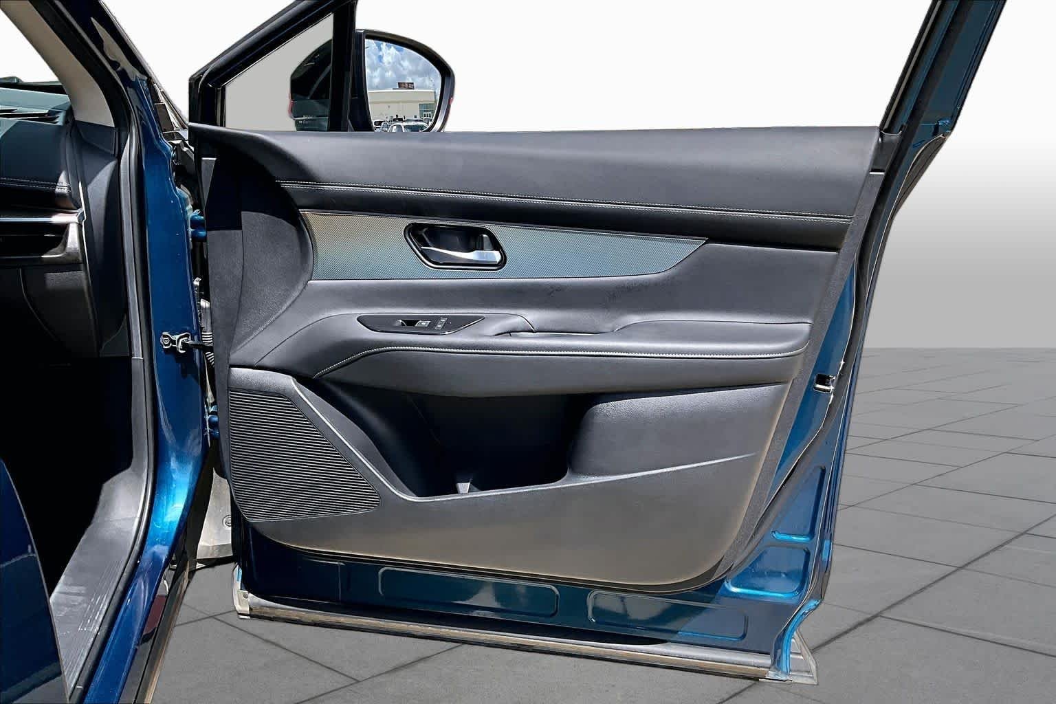 Used 2025 Aurora Blue Pearl Metallic Nissan SL image 21
