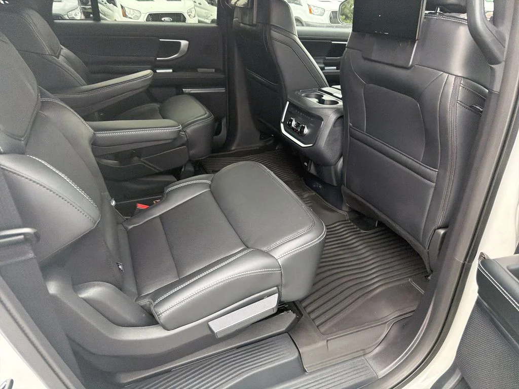 New 2027 White Ford Platinum image 17