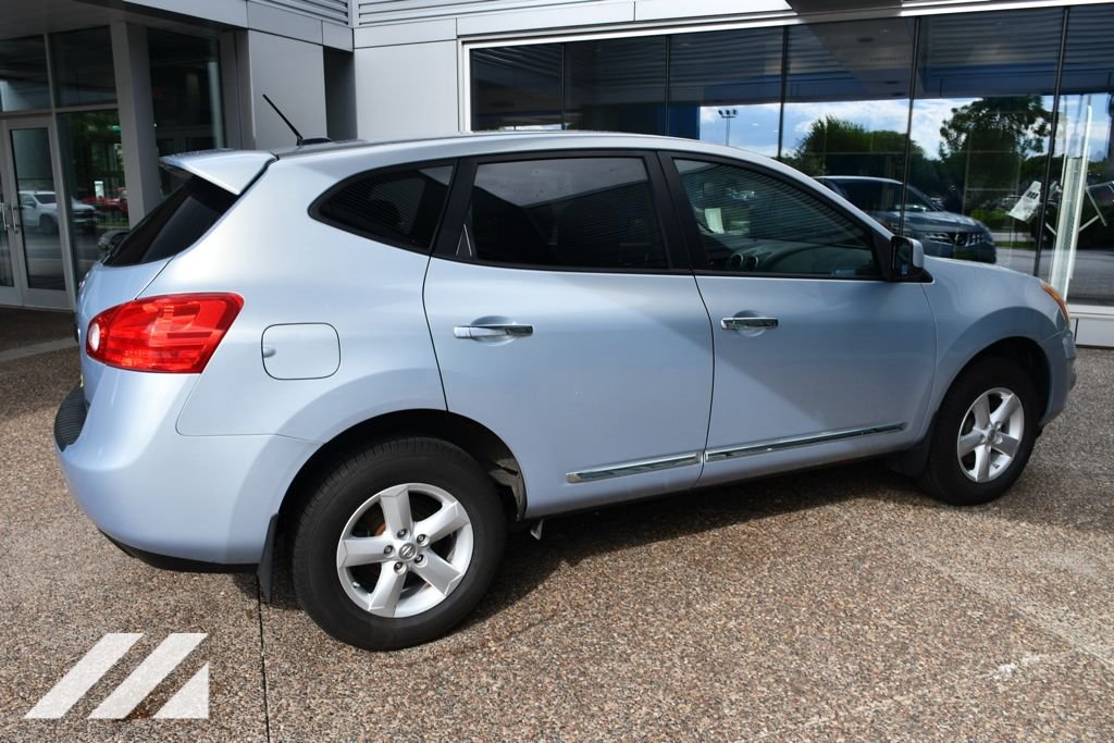 Used 2013 Blue Nissan S image 8
