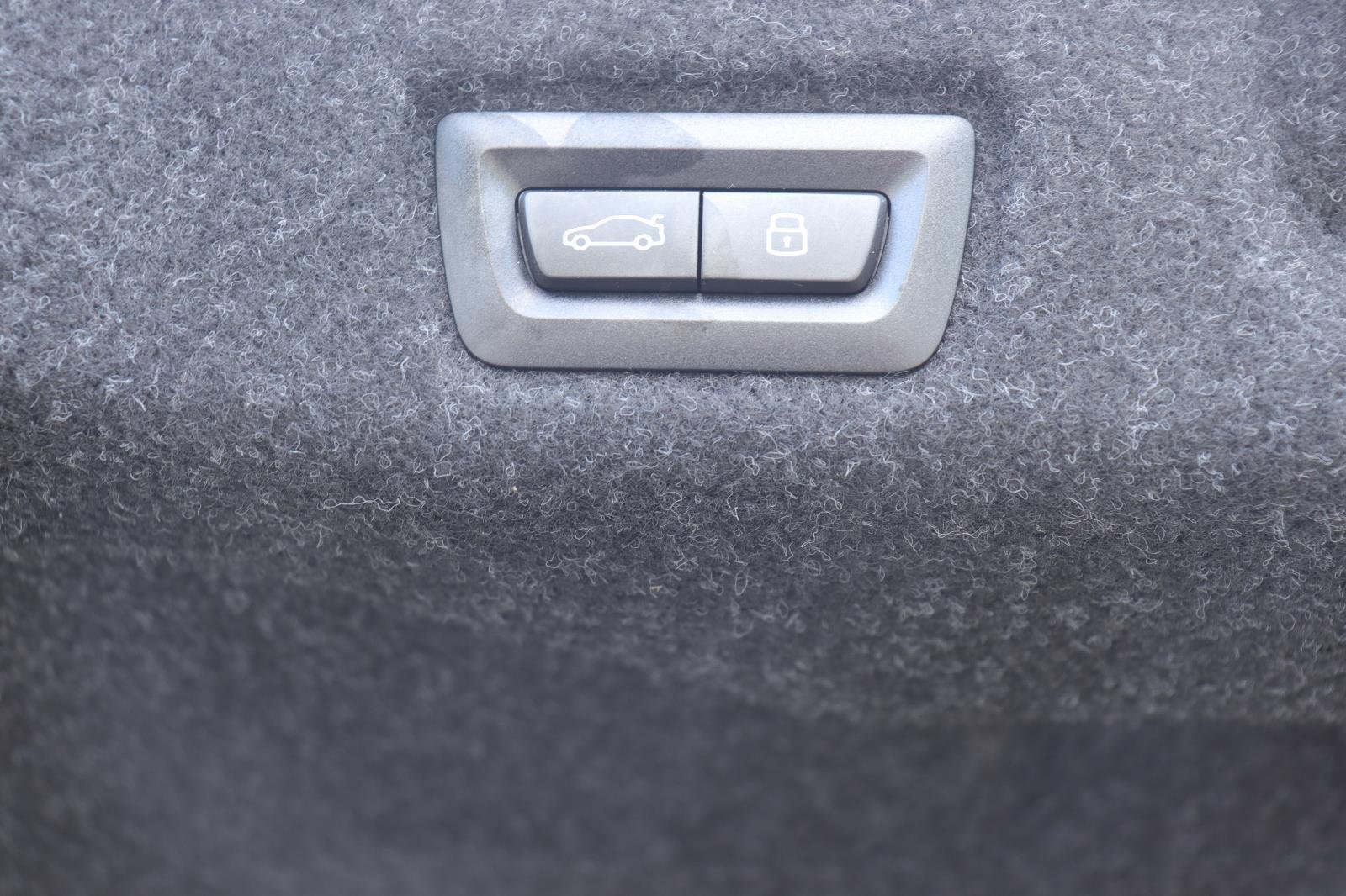 Used 2025 Black Sapphire Metallic BMW 530i xDrive image 15