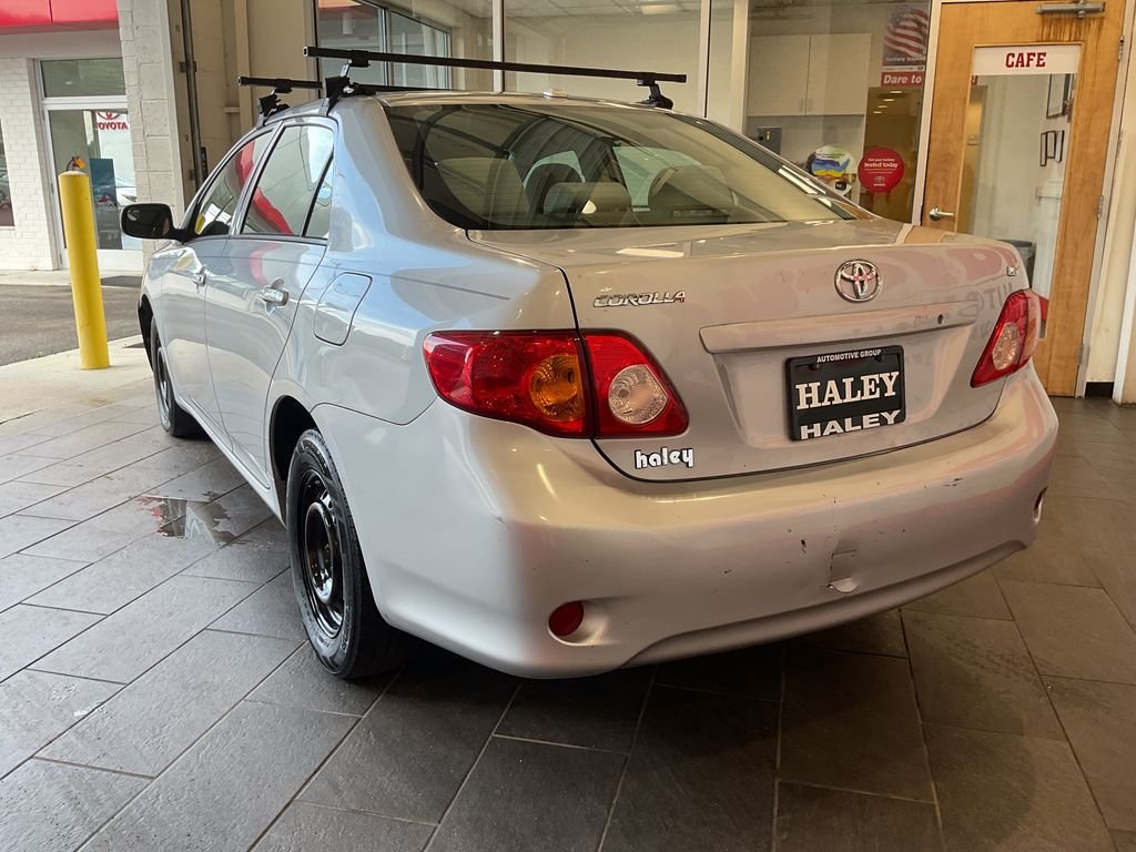 Used 2010  Toyota LE image 5