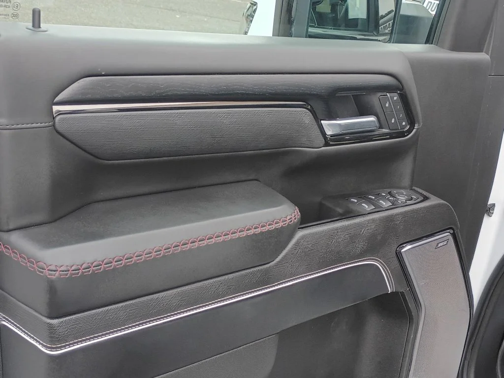 Used 2025 White GMC AT4X image 15