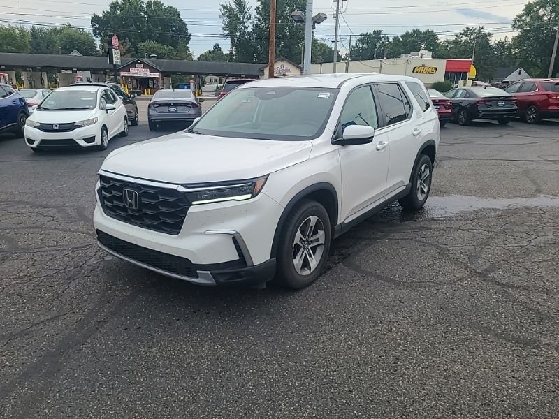 Used 2024  Honda EX-L image 2