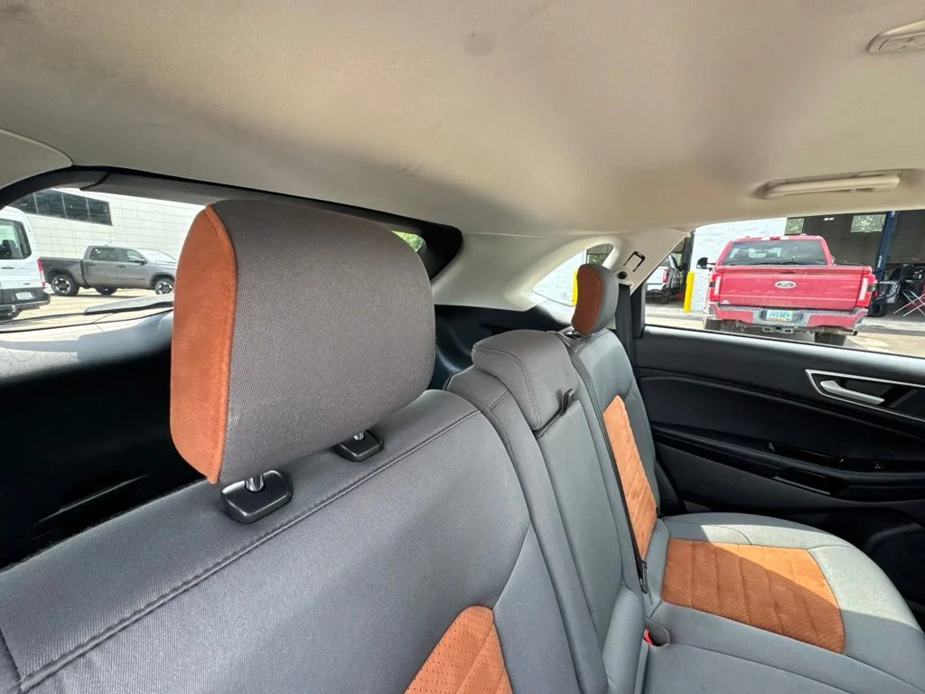Used 2018 Shadow Black Ford SEL image 27