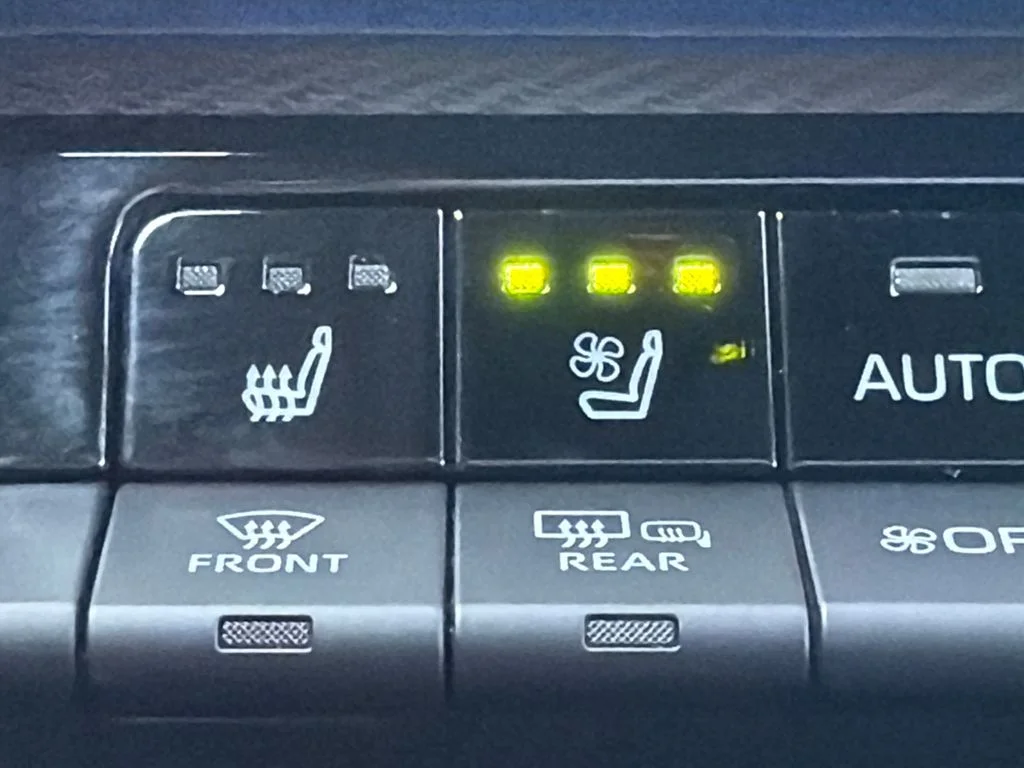 Used 2025  Toyota Limited image 31