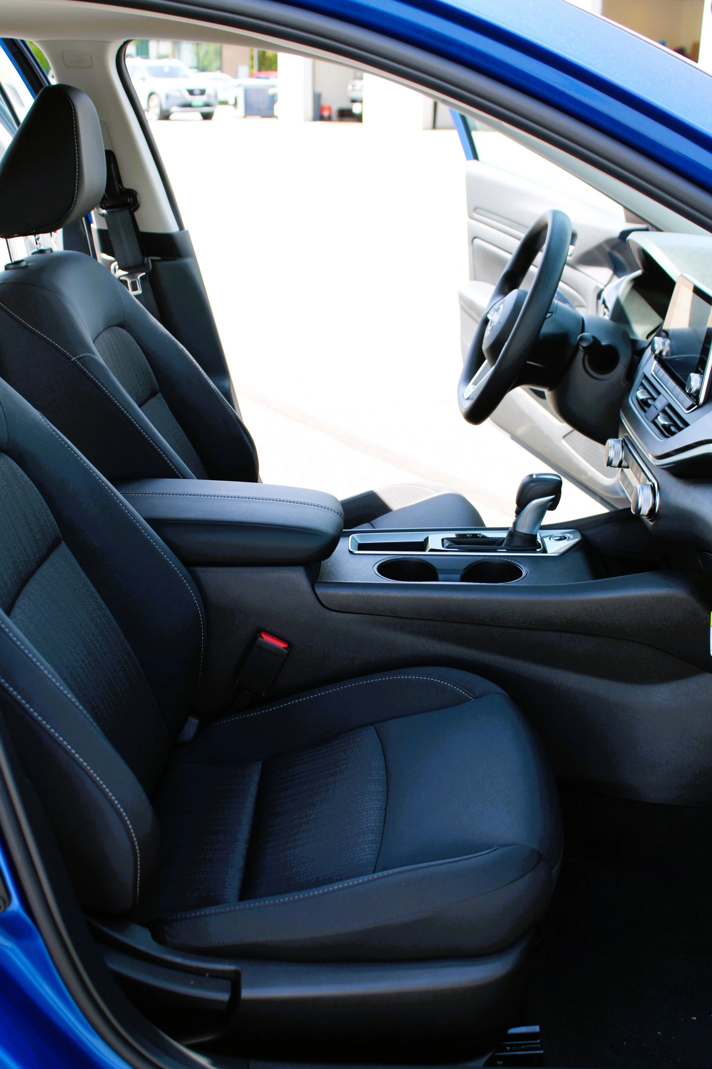 Used 2025 Bluestone Pearl Nissan SV image 16