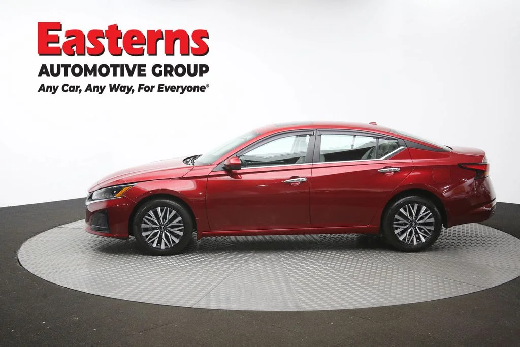 Used 2023 Red Nissan 2.5 SV image 58