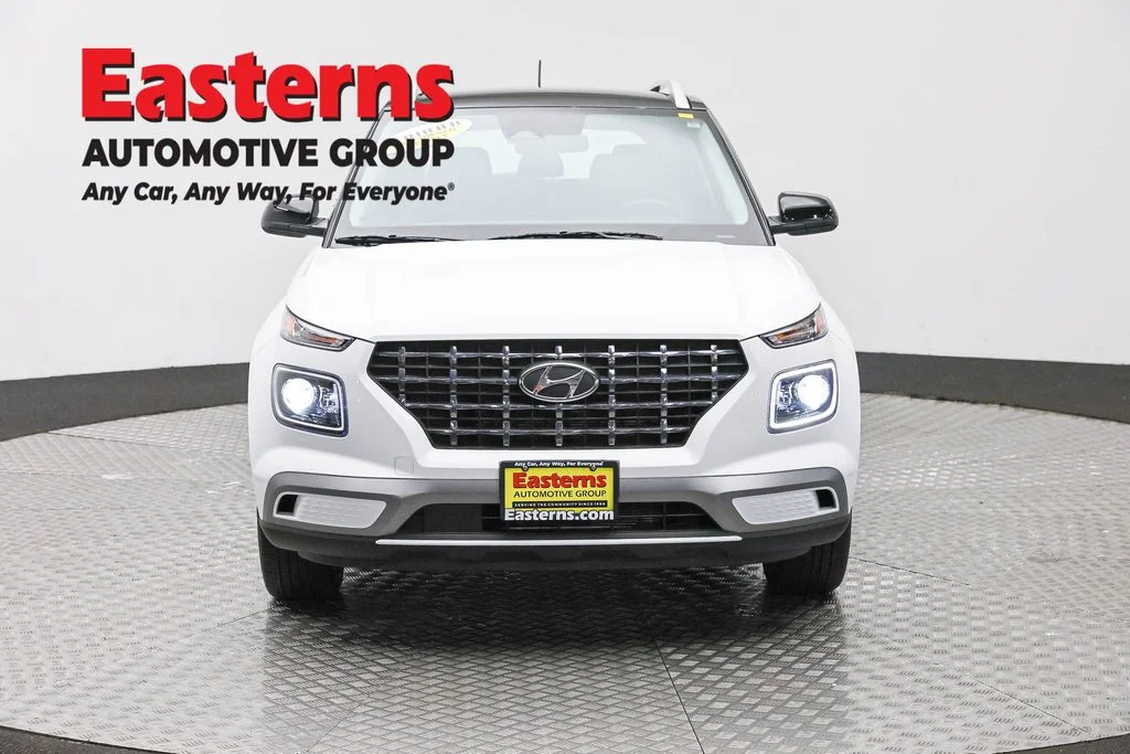 Used 2025 White Hyundai Limited image 2
