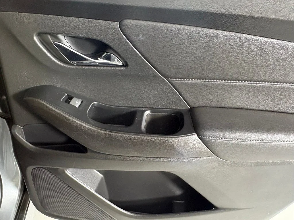 Used 2023 Gray Chevrolet LT image 18