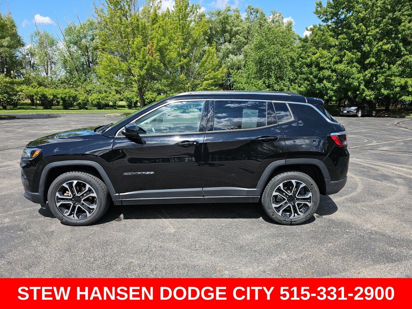 Used 2022 Diamond Black Crystal Pearlcoat Jeep Limited image 1