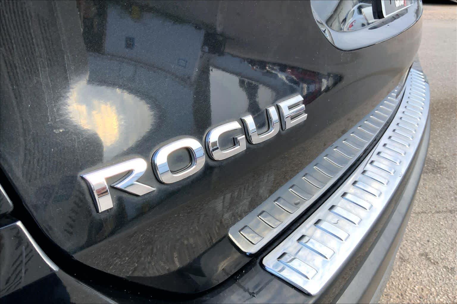 Used 2018 Magnetic Black Nissan S image 10