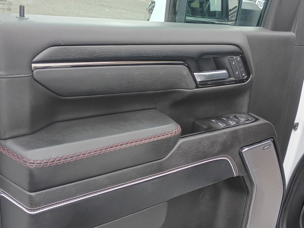 Used 2025 White GMC AT4X image 15