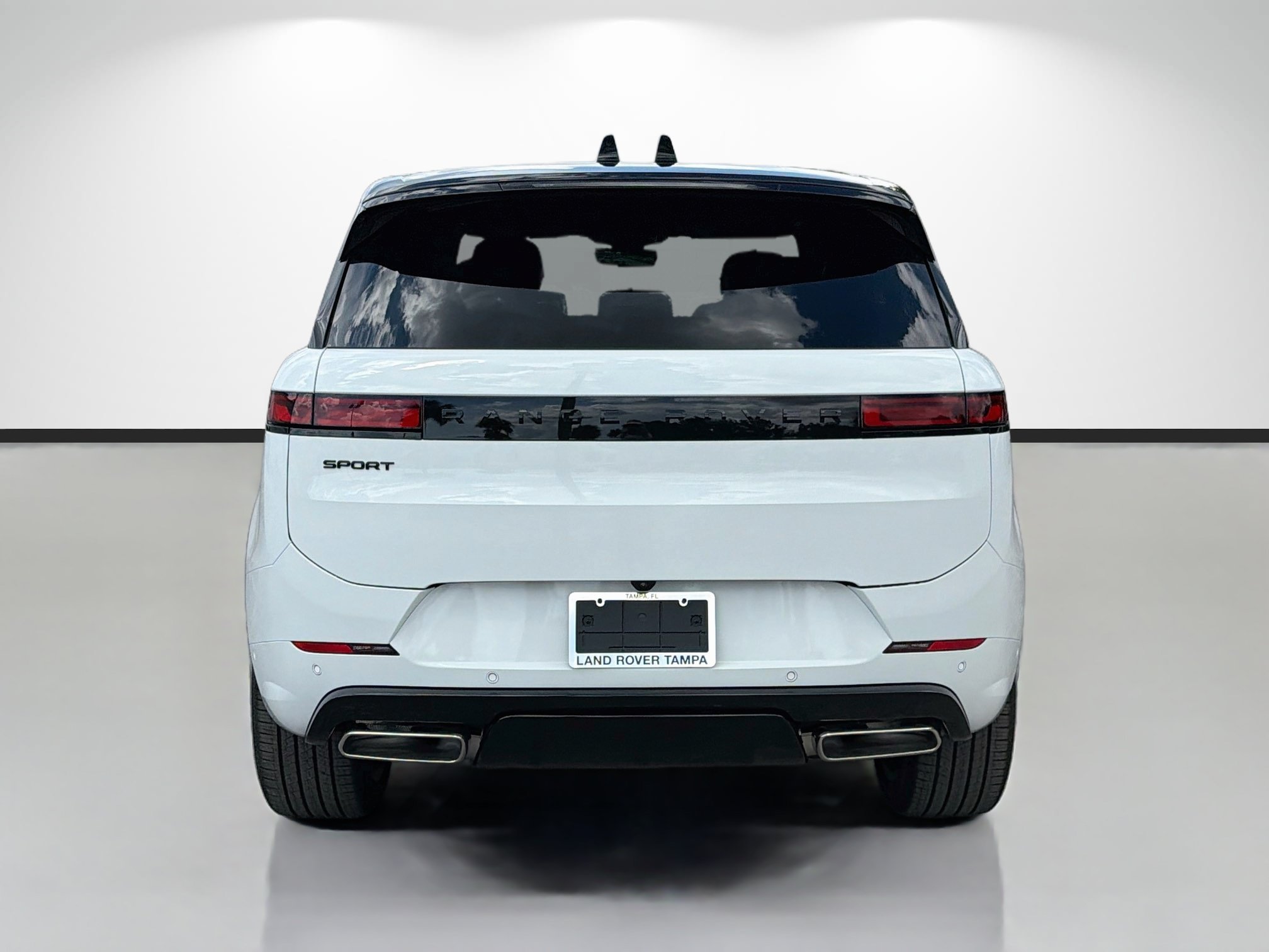 New 2027 Fuji White Land Rover Dynamic SE image 4
