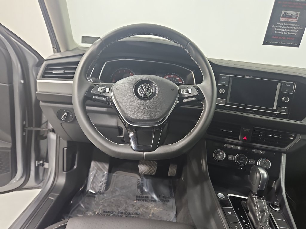 Used 2021 Silver Volkswagen 1.4T SE image 13