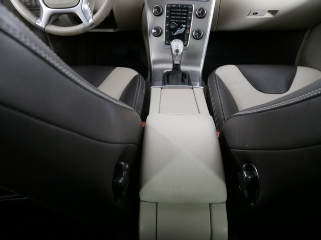Used 2013 Ice White Volvo T6 w/ Platinum Pkg & Climate Pkg image 24