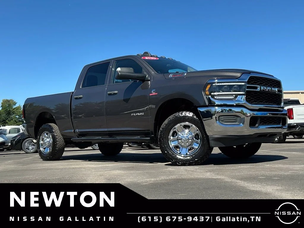 Used 2020 Crystal Metallic Ram Tradesman image 29