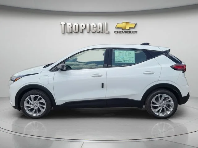 New 2027 Summit White Chevrolet LT image 2