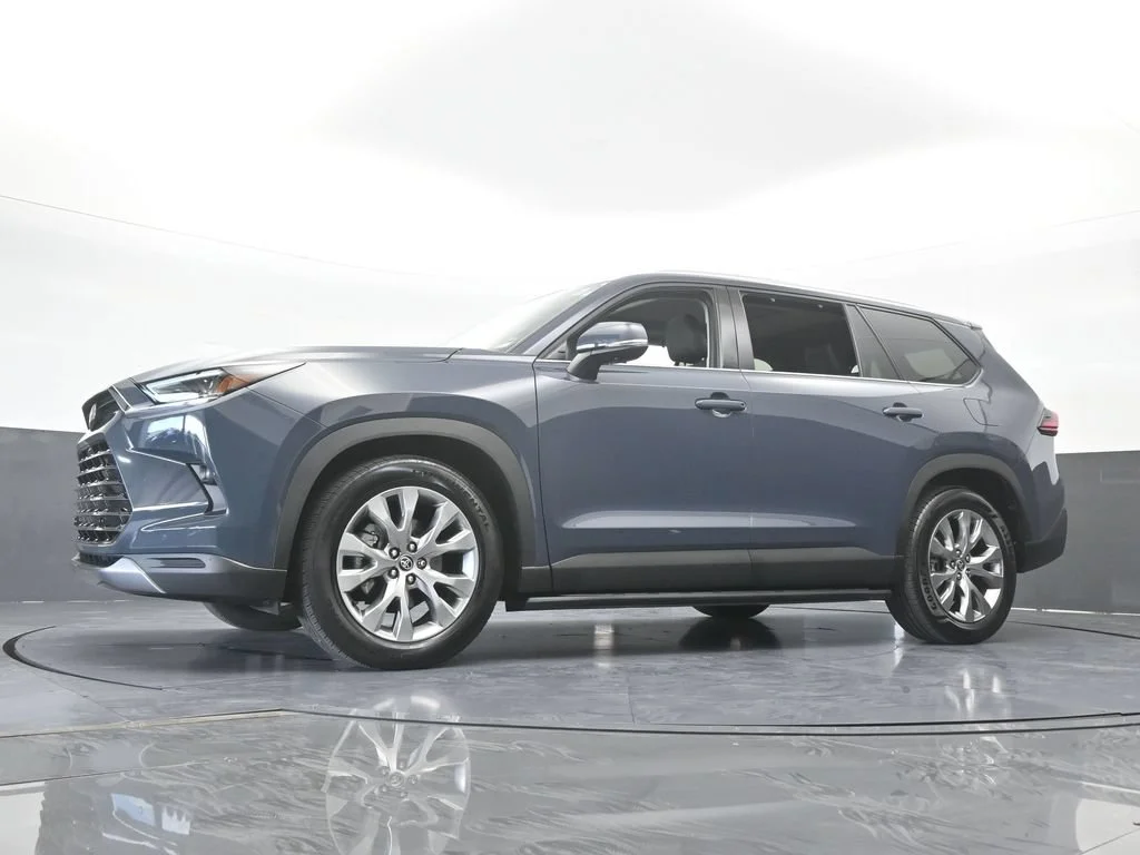 Used 2025 Cloud Toyota Limited image 64