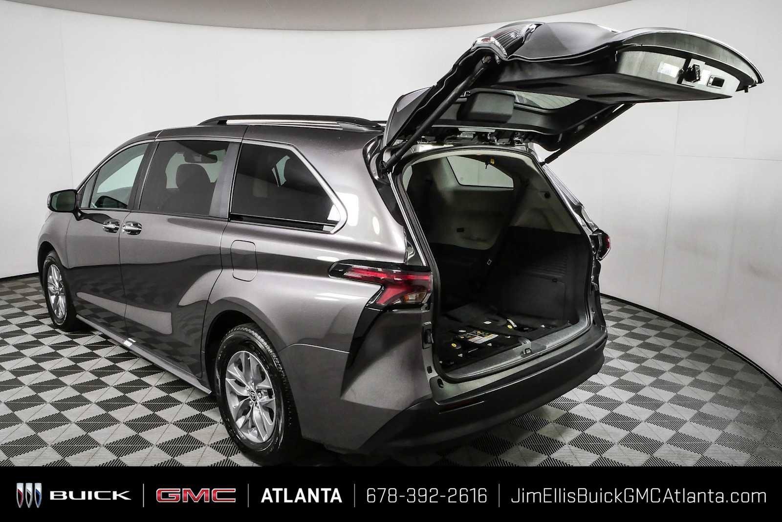 2024 Toyota Sienna XLE - Photo 35