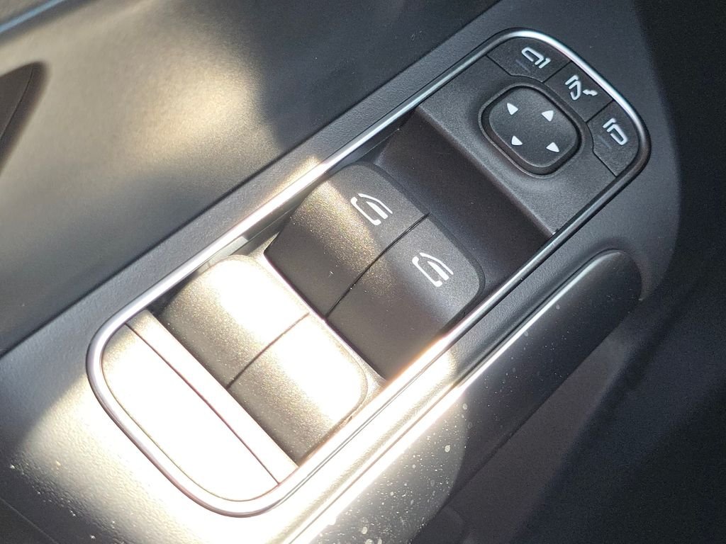 New 2026 Polar White Mercedes-Benz GLA 250 image 25