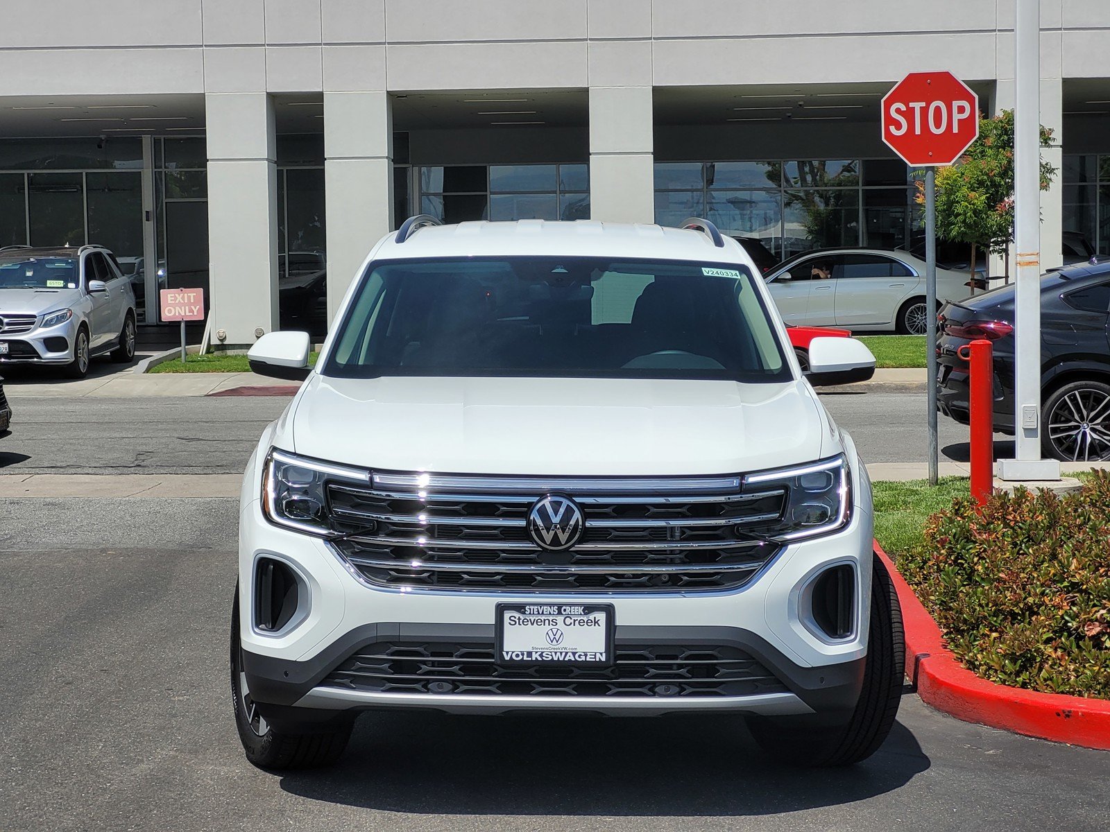 New 2024 White Volkswagen 2.0T SE w/Technology image 2